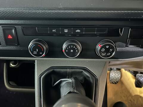 Volkswagen Transporter 2.0 TDI T32 Highline Kombi Double Cab 5dr Diesel Manual FWD SWB Euro 6 (s/s) (150 ps) - U10762