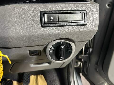 Volkswagen Transporter 2.0 TDI T32 Highline Kombi Double Cab 5dr Diesel Manual FWD SWB Euro 6 (s/s) (150 ps) - U10762