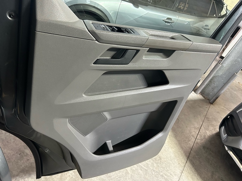 Volkswagen Transporter 2.0 TDI T32 Highline Kombi Double Cab 5dr Diesel Manual FWD SWB Euro 6 (s/s) (150 ps) - U10762