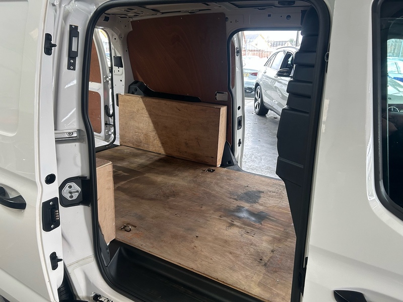 Volkswagen Caddy Maxi 2.0 TDI C20 Commerce Panel Van 6dr Diesel Manual LWB Euro 6 (s/s) (102 ps) - U10773