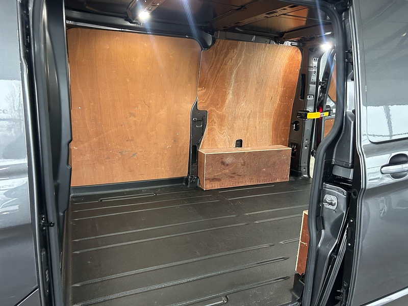 Ford Transit Custom 2.0 280 EcoBlue Limited Panel Van 5dr Diesel Manual L1 H1 Euro 6 (s/s) (130 ps) - U10778
