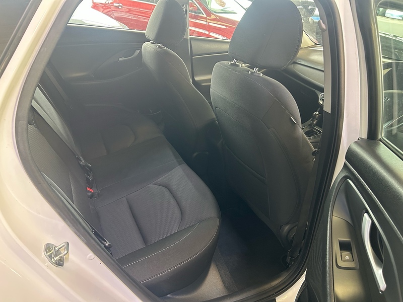 Hyundai i30 1.4 T-GDi SE Nav Fastback 5dr Petrol DCT Euro 6 (s/s) (140 ps) - U10793