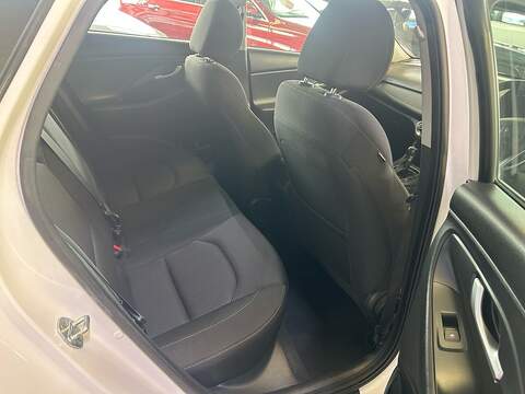 Hyundai i30 1.4 T-GDi SE Nav Fastback 5dr Petrol DCT Euro 6 (s/s) (140 ps) - U10793