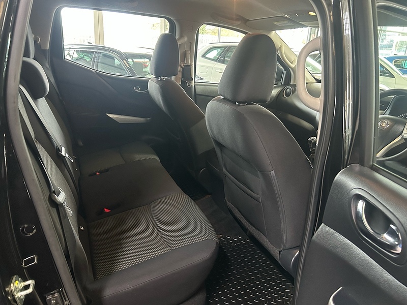 Nissan Navara 2.3 dCi Acenta Pickup Double Cab 4dr Diesel Manual 4WD Euro 6 (s/s) (163 ps) - U10797