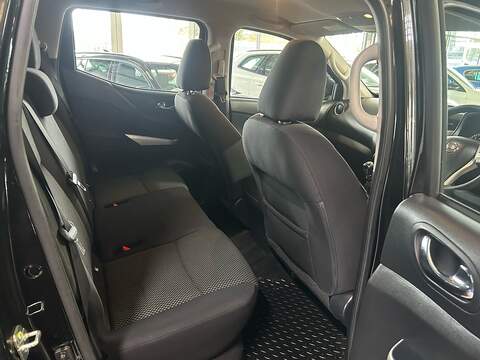 Nissan Navara 2.3 dCi Acenta Pickup Double Cab 4dr Diesel Manual 4WD Euro 6 (s/s) (163 ps) - U10797
