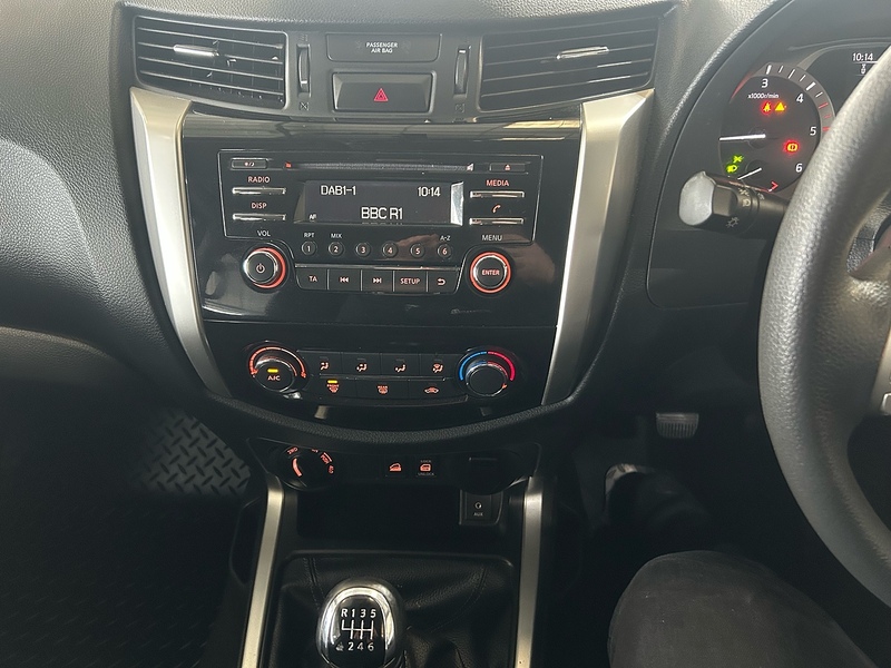 Nissan Navara 2.3 dCi Acenta Pickup Double Cab 4dr Diesel Manual 4WD Euro 6 (s/s) (163 ps) - U10797