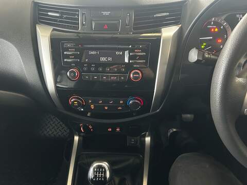 Nissan Navara 2.3 dCi Acenta Pickup Double Cab 4dr Diesel Manual 4WD Euro 6 (s/s) (163 ps) - U10797