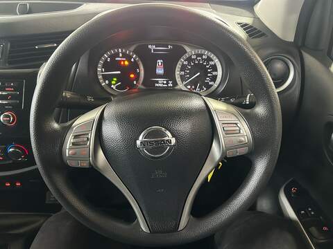 Nissan Navara 2.3 dCi Acenta Pickup Double Cab 4dr Diesel Manual 4WD Euro 6 (s/s) (163 ps) - U10797
