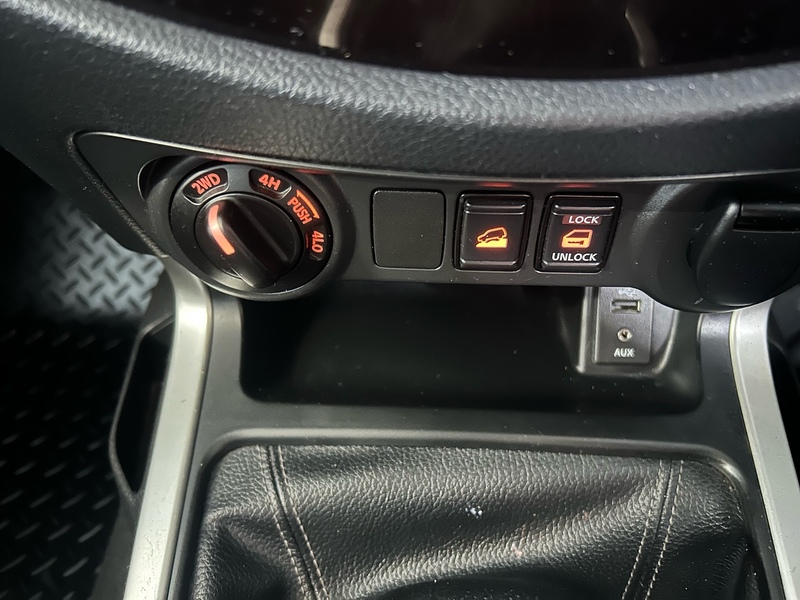 Nissan Navara 2.3 dCi Acenta Pickup Double Cab 4dr Diesel Manual 4WD Euro 6 (s/s) (163 ps) - U10797