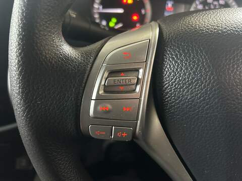 Nissan Navara 2.3 dCi Acenta Pickup Double Cab 4dr Diesel Manual 4WD Euro 6 (s/s) (163 ps) - U10797