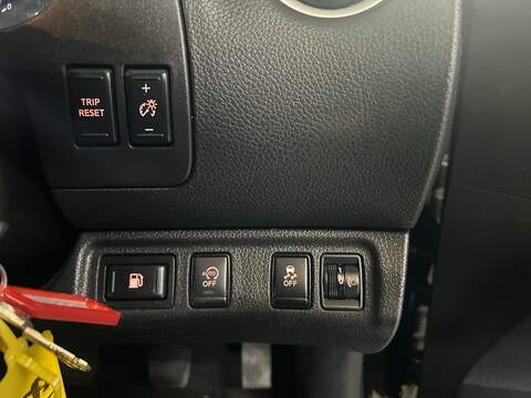 Nissan Navara 2.3 dCi Acenta Pickup Double Cab 4dr Diesel Manual 4WD Euro 6 (s/s) (163 ps) - U10797