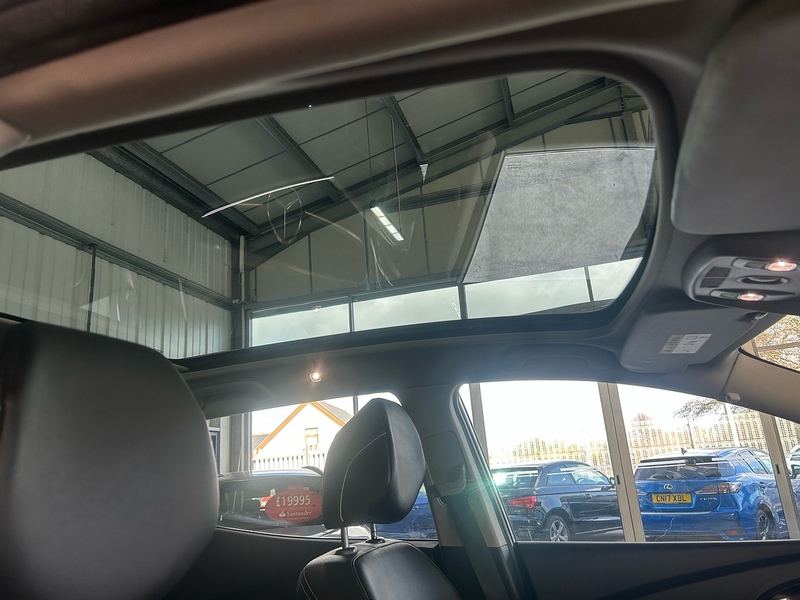 Renault Kadjar 1.2 TCe Signature Nav SUV 5dr Petrol Manual Euro 6 (s/s) (130 ps) - U10805