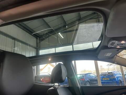 Renault Kadjar 1.2 TCe Signature Nav SUV 5dr Petrol Manual Euro 6 (s/s) (130 ps) - U10805