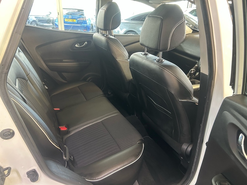 Renault Kadjar 1.2 TCe Signature Nav SUV 5dr Petrol Manual Euro 6 (s/s) (130 ps) - U10805
