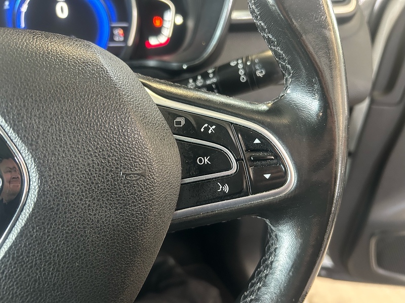 Renault Kadjar 1.2 TCe Signature Nav SUV 5dr Petrol Manual Euro 6 (s/s) (130 ps) - U10805