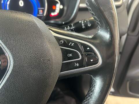 Renault Kadjar 1.2 TCe Signature Nav SUV 5dr Petrol Manual Euro 6 (s/s) (130 ps) - U10805