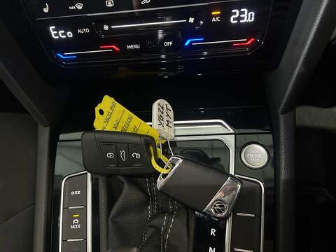 Volkswagen Arteon 1.4 TSI 13kWh R-Line Fastback 5dr Petrol Plug-in Hybrid DSG Euro 6 (s/s) (218 ps) - U10818