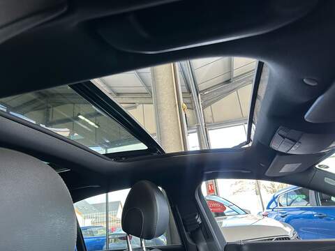 Mercedes-Benz E Class 2.0 E220d AMG Line (Premium) Saloon 4dr Diesel G-Tronic+ 4MATIC Euro 6 (s/s) (194 ps) - U10827