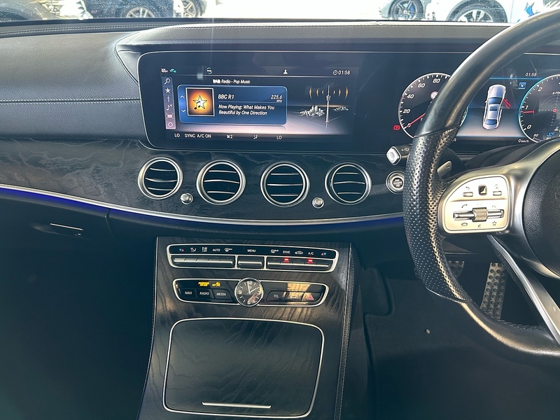 Mercedes-Benz E Class 2.0 E220d AMG Line (Premium) Saloon 4dr Diesel G-Tronic+ 4MATIC Euro 6 (s/s) (194 ps) - U10827