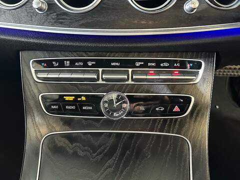 Mercedes-Benz E Class 2.0 E220d AMG Line (Premium) Saloon 4dr Diesel G-Tronic+ 4MATIC Euro 6 (s/s) (194 ps) - U10827