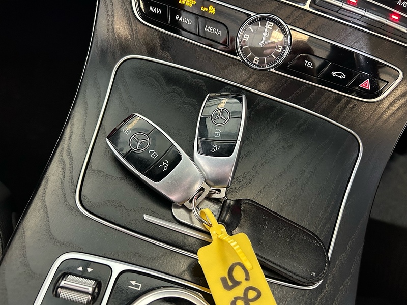 Mercedes-Benz E Class 2.0 E220d AMG Line (Premium) Saloon 4dr Diesel G-Tronic+ 4MATIC Euro 6 (s/s) (194 ps) - U10827