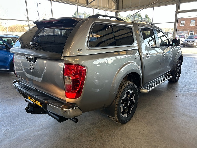 Nissan Navara 2.3 dCi Tekna Pickup Double Cab 4dr Diesel Auto 4WD Euro 6 (190 ps) - U10829