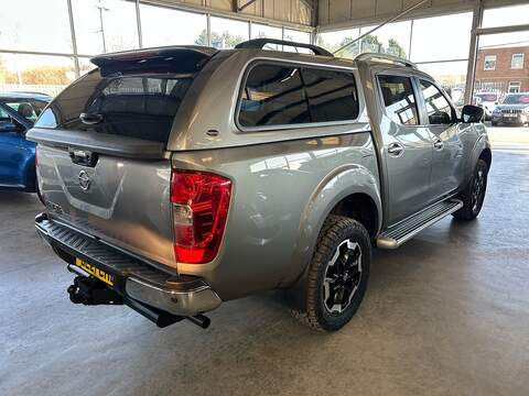 Nissan Navara 2.3 dCi Tekna Pickup Double Cab 4dr Diesel Auto 4WD Euro 6 (190 ps) - U10829