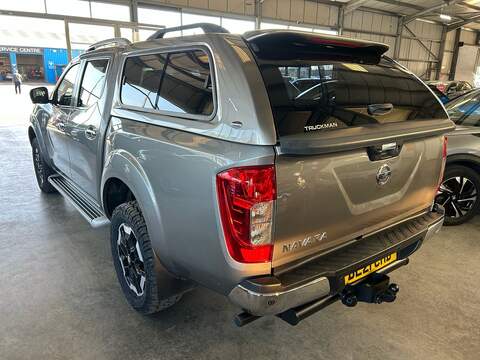 Nissan Navara 2.3 dCi Tekna Pickup Double Cab 4dr Diesel Auto 4WD Euro 6 (190 ps) - U10829