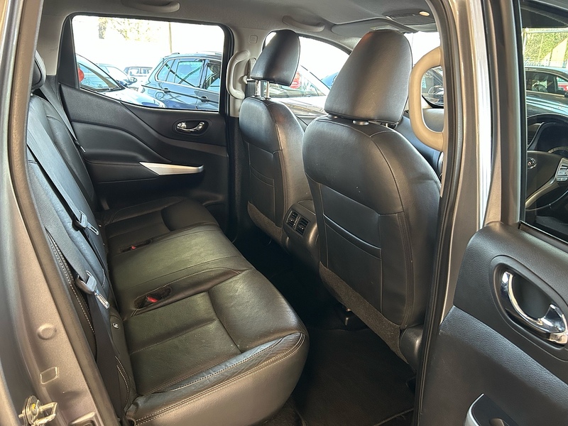 Nissan Navara 2.3 dCi Tekna Pickup Double Cab 4dr Diesel Auto 4WD Euro 6 (190 ps) - U10829