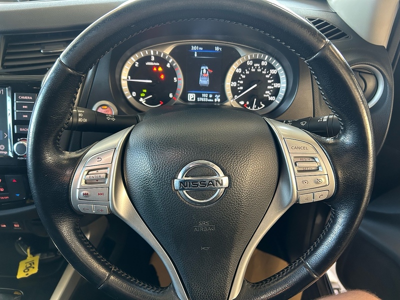 Nissan Navara 2.3 dCi Tekna Pickup Double Cab 4dr Diesel Auto 4WD Euro 6 (190 ps) - U10829