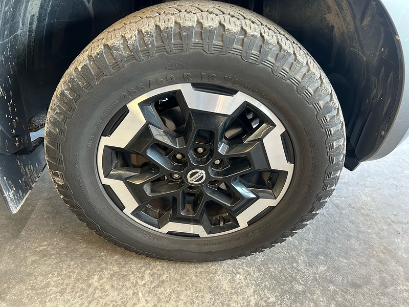 Nissan Navara 2.3 dCi Tekna Pickup Double Cab 4dr Diesel Auto 4WD Euro 6 (190 ps) - U10829