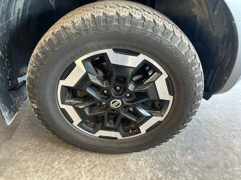 Nissan Navara 2.3 dCi Tekna Pickup Double Cab 4dr Diesel Auto 4WD Euro 6 (190 ps) - U10829