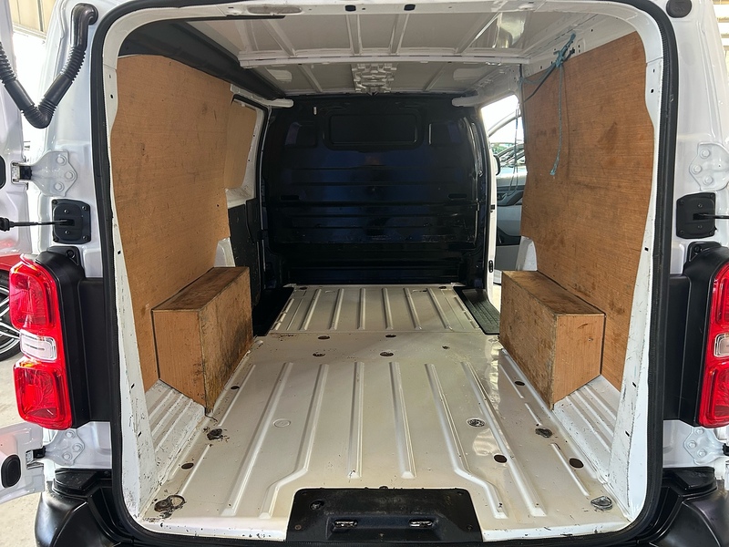 Vauxhall Vivaro 1.5 Turbo D 2900 Dynamic Panel Van 6dr Diesel Manual L2 H1 Euro 6 (s/s) (100 ps) - U10831