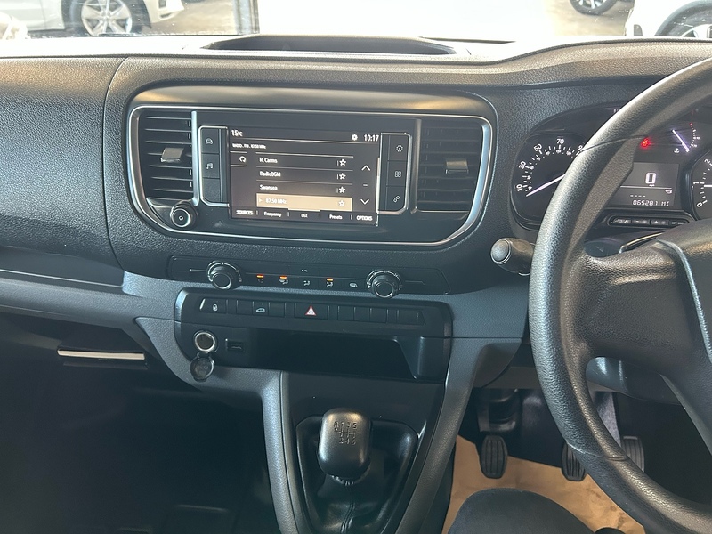 Vauxhall Vivaro 1.5 Turbo D 2900 Dynamic Panel Van 6dr Diesel Manual L2 H1 Euro 6 (s/s) (100 ps) - U10831