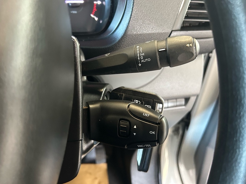 Vauxhall Vivaro 1.5 Turbo D 2900 Dynamic Panel Van 6dr Diesel Manual L2 H1 Euro 6 (s/s) (100 ps) - U10831