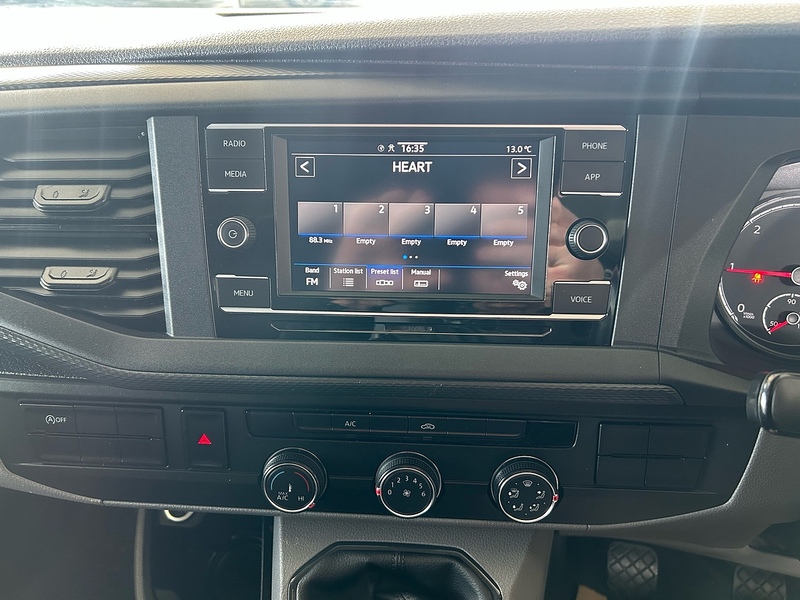 Volkswagen Transporter 2.0 TDI T28 Startline Panel Van 5dr Diesel Manual FWD SWB Euro 6 (s/s) (110 ps) - U10832