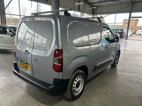 Vauxhall Combo 1.5 Turbo D 2000 Edition Panel Van 4dr Diesel Auto L1 H1 Euro 6 (s/s) (130 ps) - U10839
