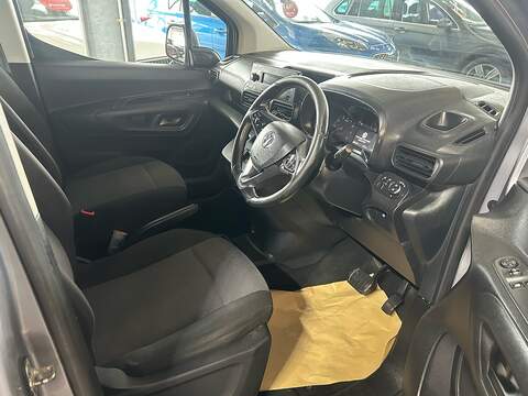 Vauxhall Combo 1.5 Turbo D 2000 Edition Panel Van 4dr Diesel Auto L1 H1 Euro 6 (s/s) (130 ps) - U10839