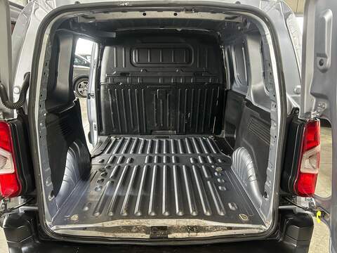 Vauxhall Combo 1.5 Turbo D 2000 Edition Panel Van 4dr Diesel Auto L1 H1 Euro 6 (s/s) (130 ps) - U10839