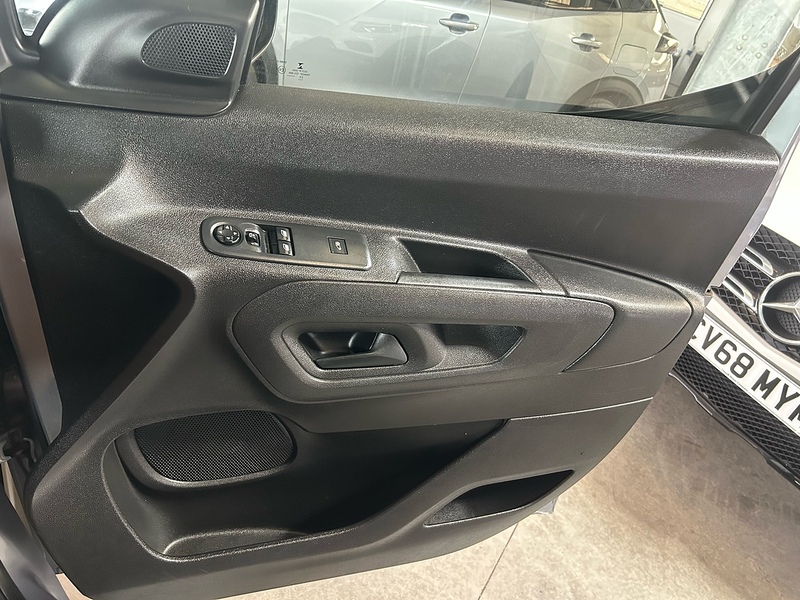 Vauxhall Combo 1.5 Turbo D 2000 Edition Panel Van 4dr Diesel Auto L1 H1 Euro 6 (s/s) (130 ps) - U10839