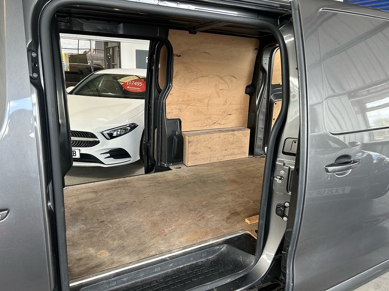 Vauxhall Vivaro 1.5 Turbo D 2700 Sportive Panel Van 6dr Diesel Manual L1 H1 Euro 6 (s/s) (120 ps) - U10843