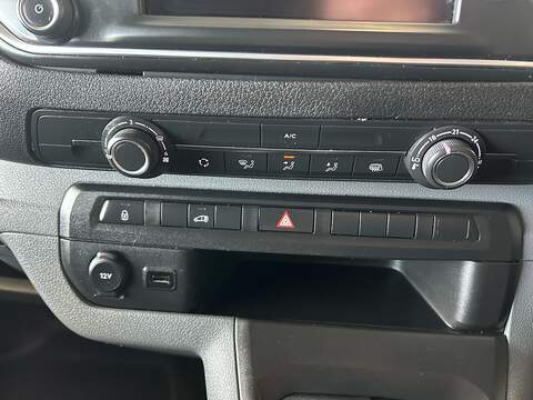 Vauxhall Vivaro 1.5 Turbo D 2700 Sportive Panel Van 6dr Diesel Manual L1 H1 Euro 6 (s/s) (120 ps) - U10843