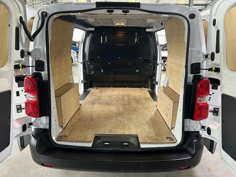 Citroen Dispatch 1.5 BlueHDi 1000 Enterprise Pro M Panel Van 6dr Diesel Manual FWD 2 Euro 6 (s/s) (100 ps) - U10861