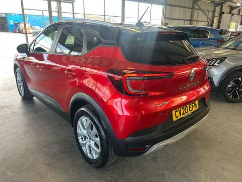 Renault Captur 1.3 TCe Iconic SUV 5dr Petrol Manual Euro 6 (s/s) (130 ps) - U10889