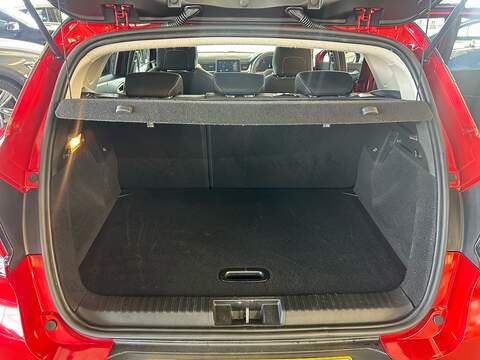 Renault Captur 1.3 TCe Iconic SUV 5dr Petrol Manual Euro 6 (s/s) (130 ps) - U10889