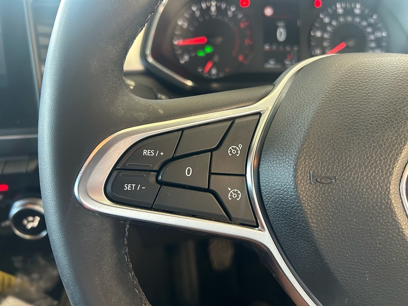 Renault Captur 1.3 TCe Iconic SUV 5dr Petrol Manual Euro 6 (s/s) (130 ps) - U10889