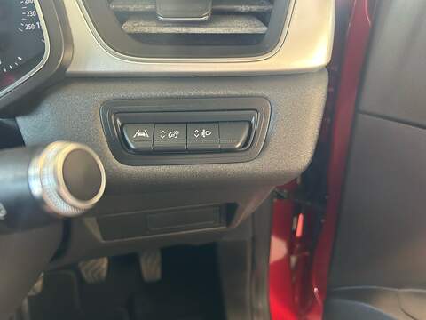 Renault Captur 1.3 TCe Iconic SUV 5dr Petrol Manual Euro 6 (s/s) (130 ps) - U10889
