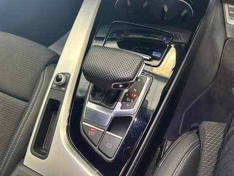 Audi A4 Avant 2.0 TFSI 40 S line Estate 5dr Petrol S Tronic Euro 6 (s/s) (190 ps) - U10917