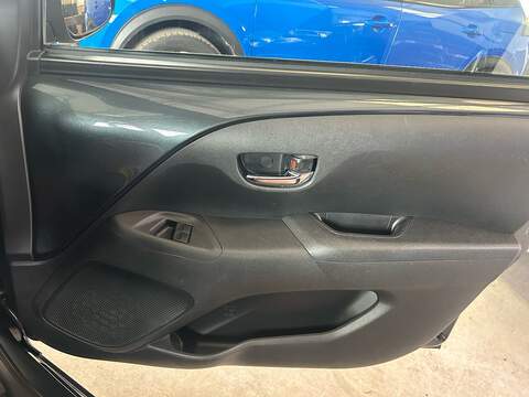 Citroen C1 1.0 VTi Shine Hatchback 5dr Petrol Manual Euro 6 (s/s) (72 ps) - U10921