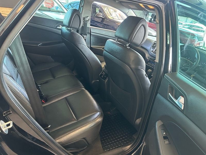 Hyundai TUCSON 1.7 CRDi Blue Drive Premium SUV 5dr Diesel DCT Euro 6 (s/s) (141 ps) - U10928